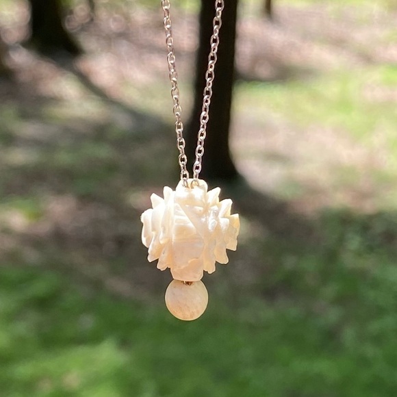 Vintage Jewelry - Ivory Carved Shell Flower Floral Pendant Necklace on Silver Chain